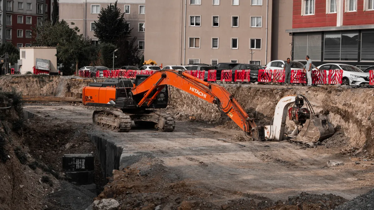 Trench excavation methods and equipment — The Complete Guide Excavator working in a large excavation